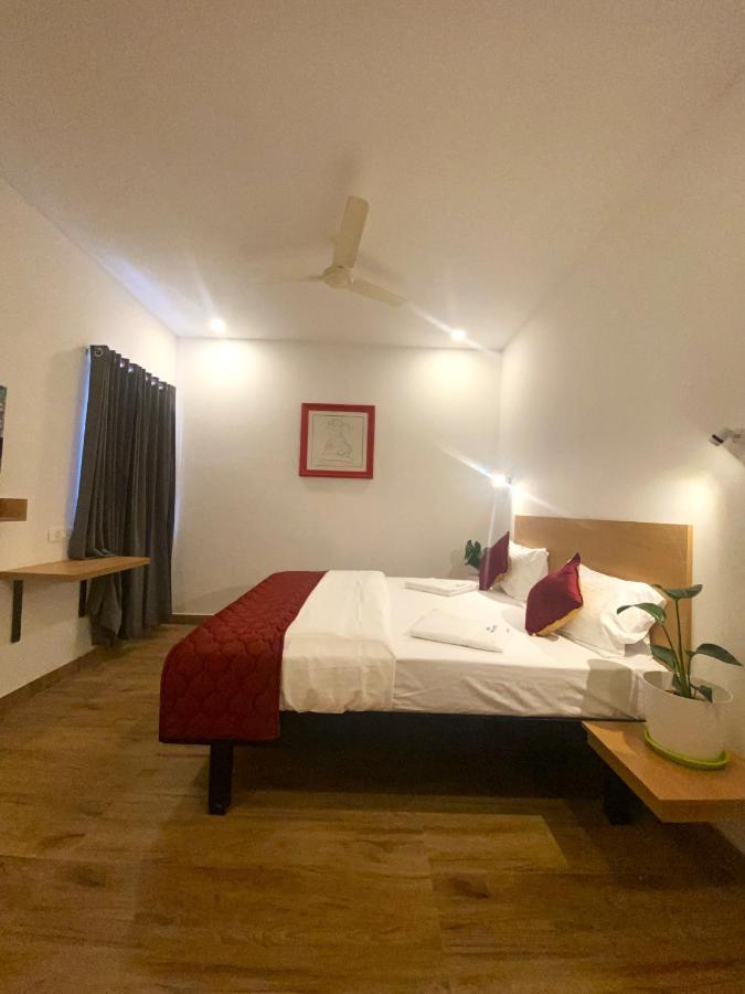 Hotel Bluestone Szrikalahaszti Kültér fotó