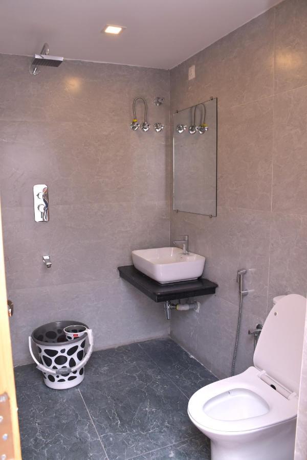 Hotel Bluestone Szrikalahaszti Kültér fotó