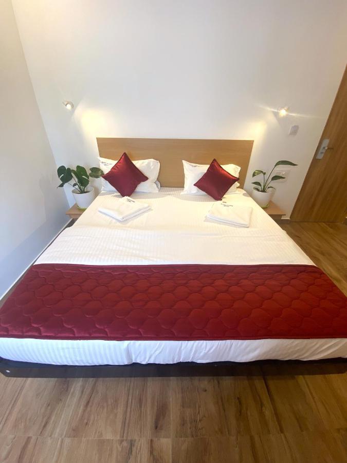 Hotel Bluestone Szrikalahaszti Kültér fotó