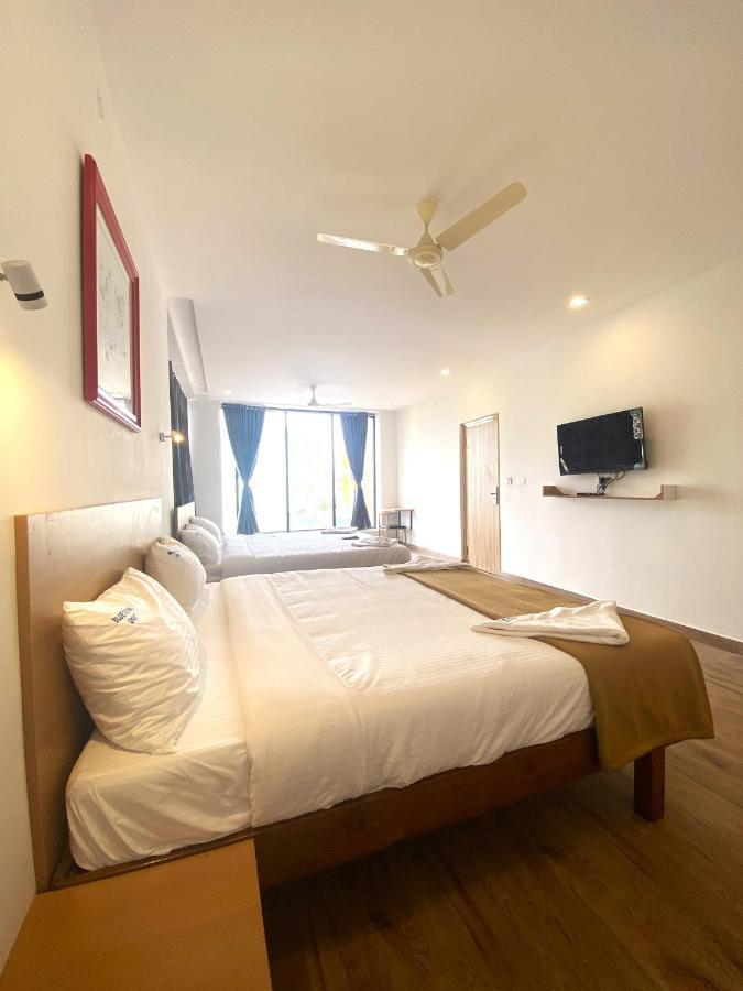 Hotel Bluestone Szrikalahaszti Kültér fotó
