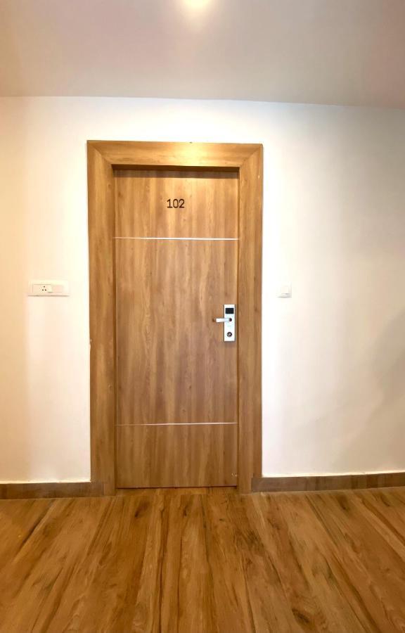 Hotel Bluestone Szrikalahaszti Kültér fotó